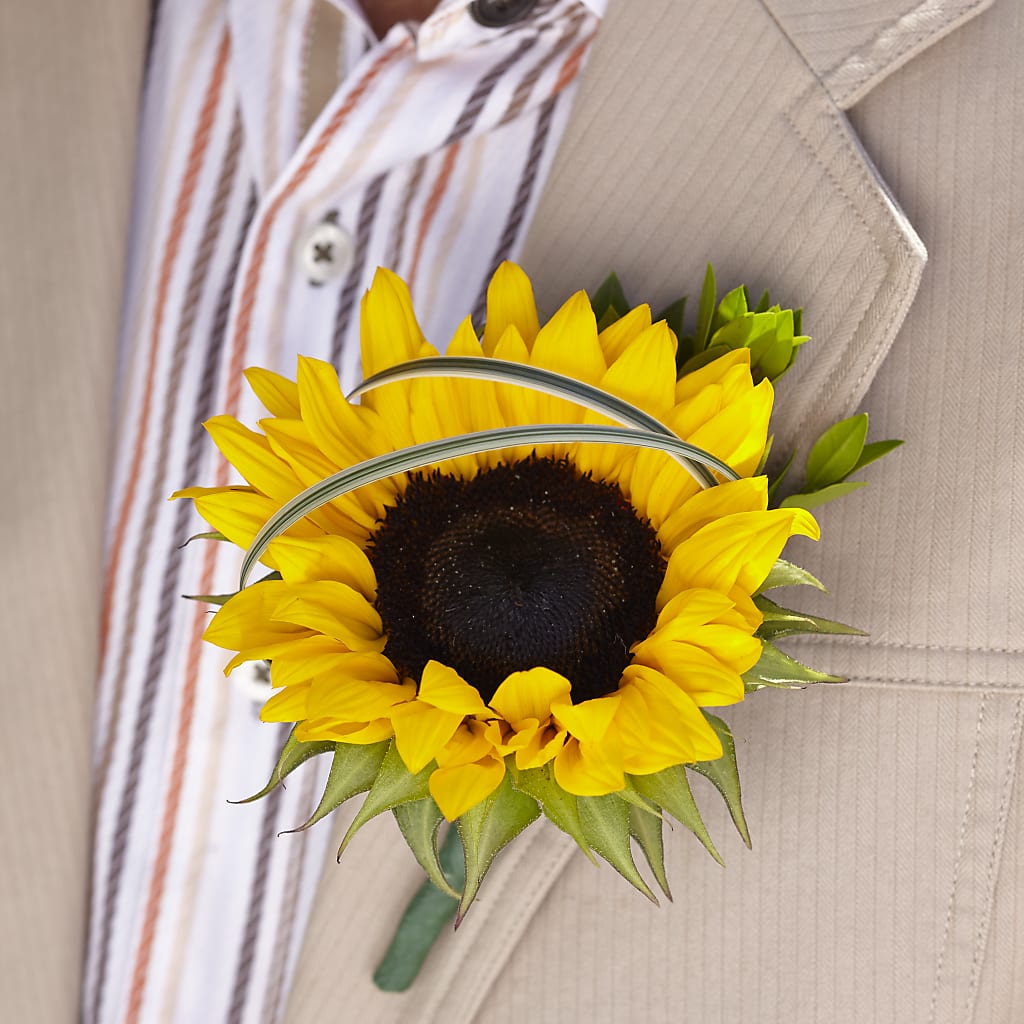Free Spirit Boutonniere – Golden Gate Flowers, Naples FL