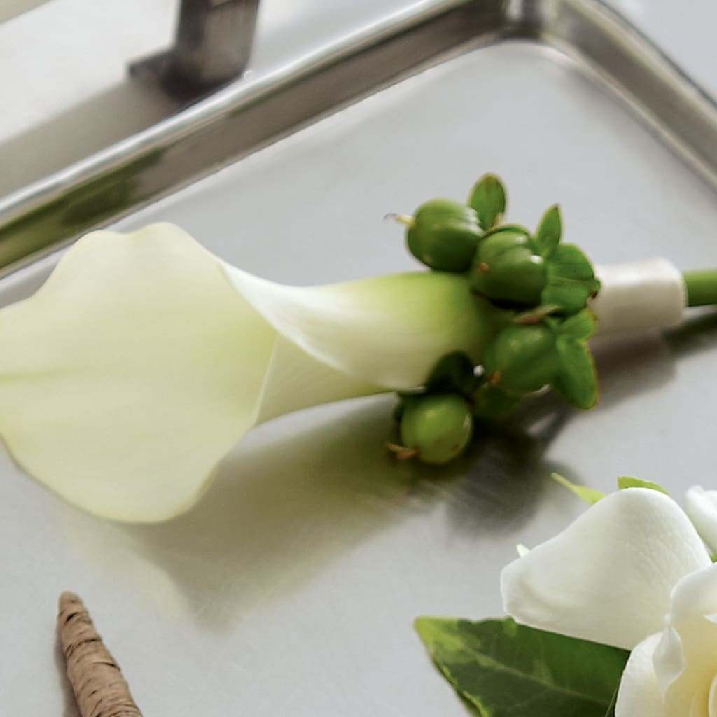 White Calla Boutonniere – Golden Gate Flowers, Naples FL
